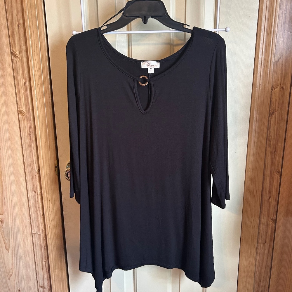 Misia Boutique Tunic Style Top - Black Size Medium